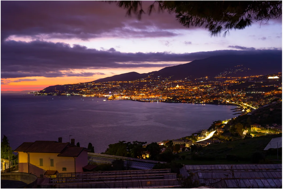 Sanremo al tramonto sul mare